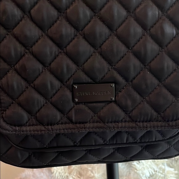 Steve Madden Black Quilted Crossbody Bag - Picture 3 of 7